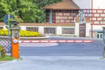 מחסום חניה לנוחותם של בעלי הרכבים