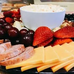 מגשי מסיבה – בשביל לחגוג את החיים!